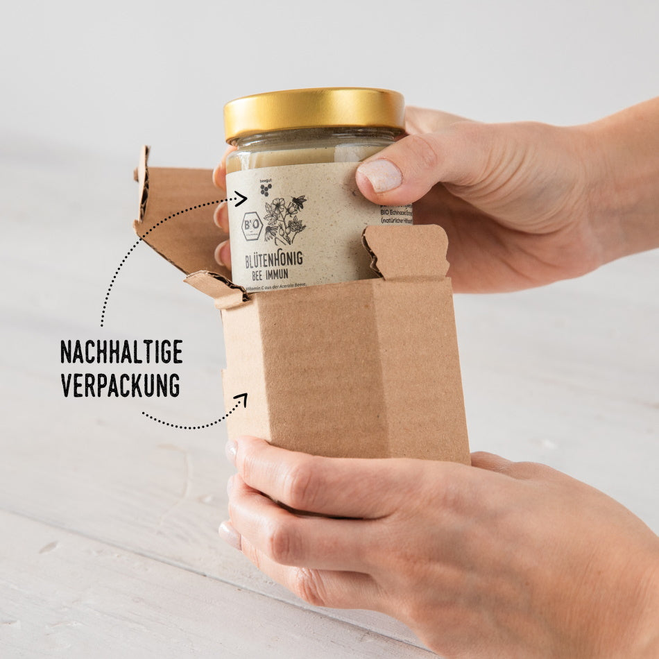 Nachhaltige Verpackung=>Das wiederverwendbare Glas wird mit einem nachhaltigen Graspapier-Etikett versehen und in einer Karton-Schutzverpackung an dich versendet.