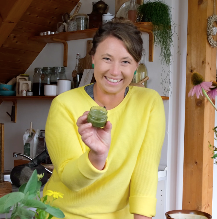 Kräuter / Erkältungshonig selber machen (Honigauszug) | beegut