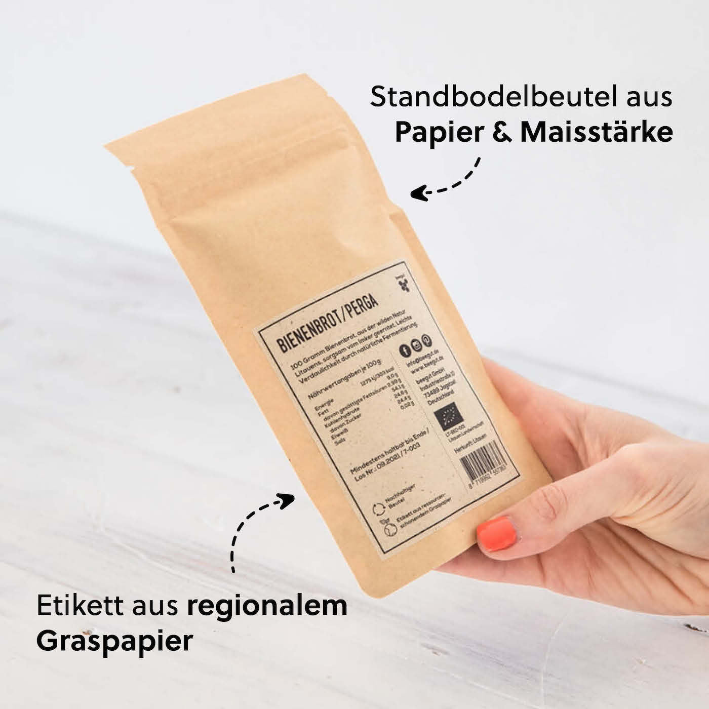 Nachhaltige Verpackung=>Das Bienenbrot versenden wir in einem industriell kompostierbaren Standbodenbeutel mit einem Etikett aus regionalen & ressourcenschonendem Graspapier. 