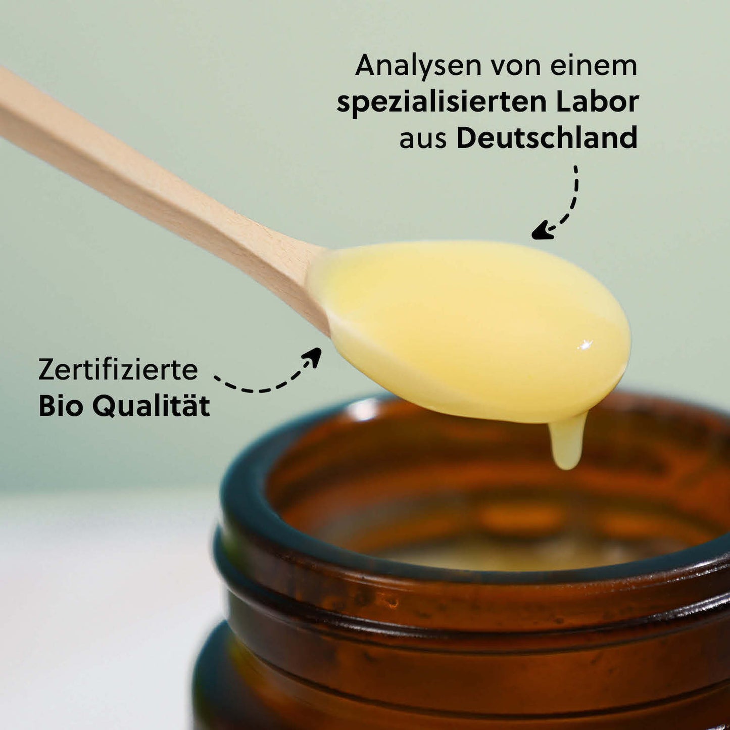 Unser Qualitätsversprechen=>Jede Charge wird in einem für Bienenprodukte spezialisierten Labor in Deutschland analysiert und gibt Dir die Gewissheit für ein 100% natürliches Gelee Royal. 