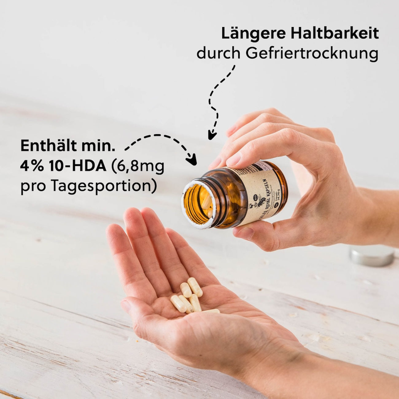 Das königliche Gelee Royal=>Gelée Royale (auch Weiselfuttersaft) ist ein besonderer Naturstoff, der im Bienenstock ausschließlich den Bienenköniginnen vorbehalten ist. 