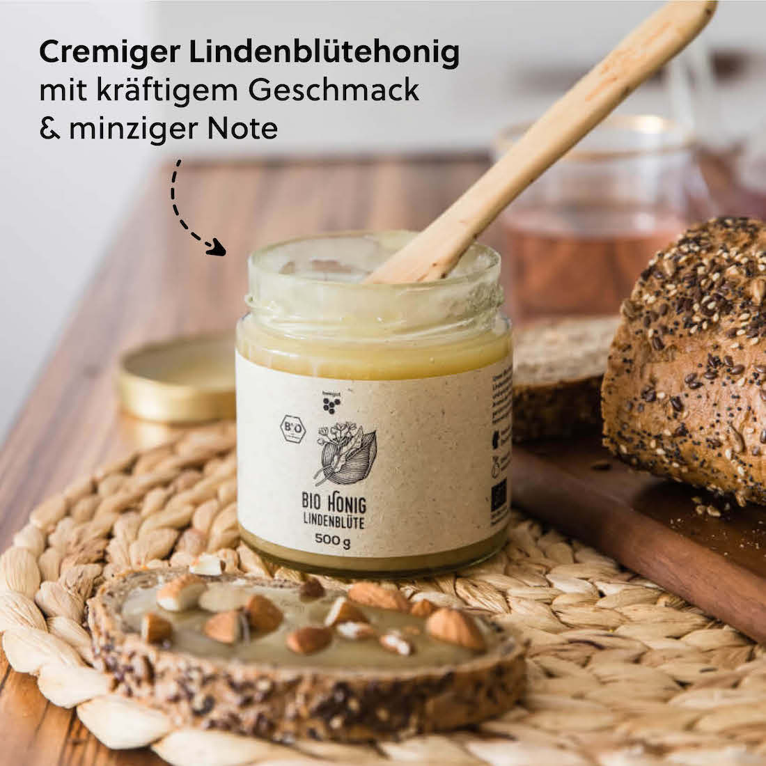 Geschmack und Konsistenz=>Der kräftige Geschmack ist charakteristisch für den Lindenblütenhonig. Das Aroma ist leicht würzig, mit einem Hauch von Menthol oder Zitrus. Tipp: eignet sich perfekt in Kräutertees. 