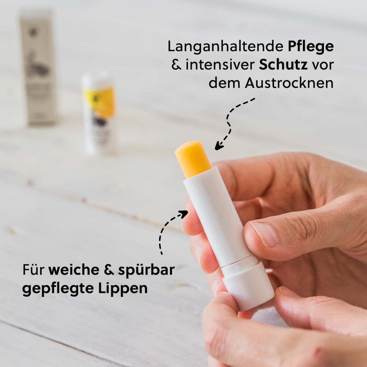 Schützt & Pflegt=>Der Lippenbalsam sorgt dafür, dass deine Lippen nicht austrocknen und hilft bei der Pflege der sensiblen Lippenhaut. Einfach anzuwenden und hinterlässt ein angenehmes Gefühl auf den Lippen.