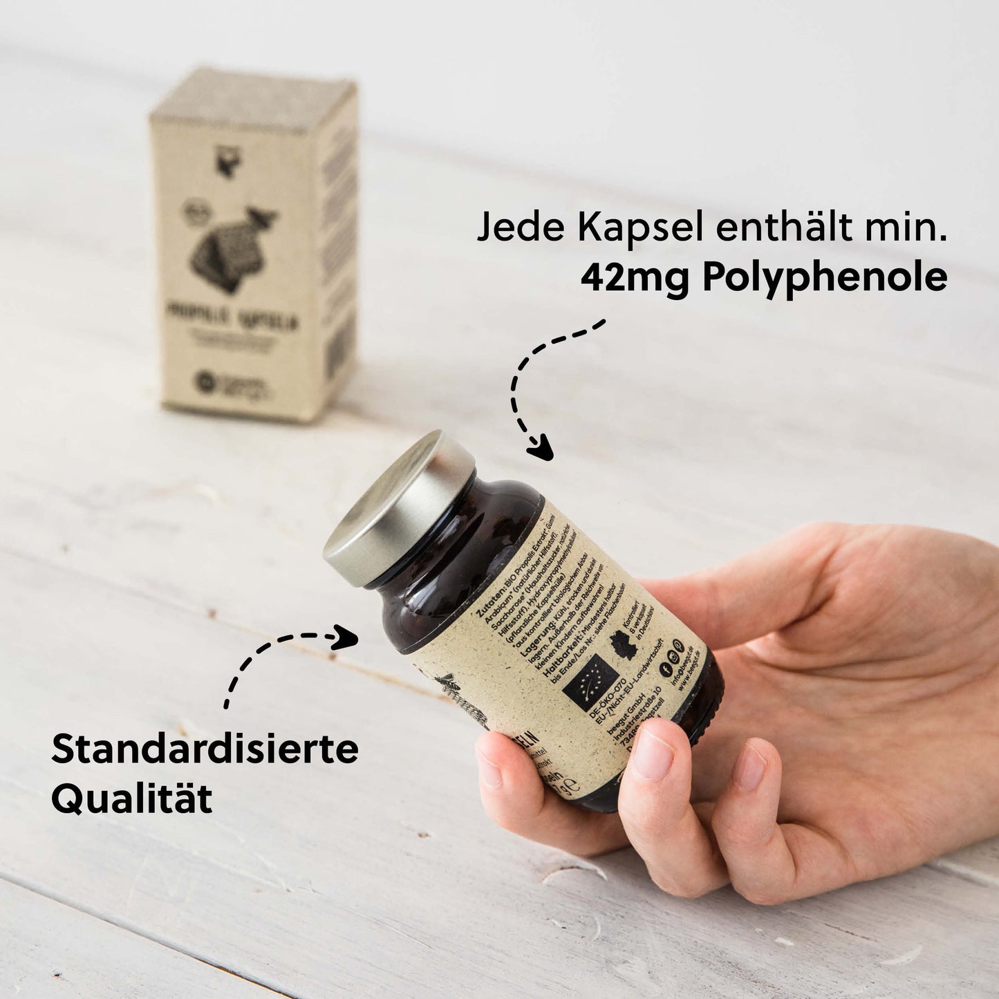 Hochdosiertes Propolis=>Das Propolis wird nach einem patentierten Verfahren extrahiert und zu Pulver verarbeitet. Standardisiert auf den Polyphenol Gehalt (sekundäre Pflanzenstoffe im Propolis) von mind. 12% / 42mg pro Kapsel.