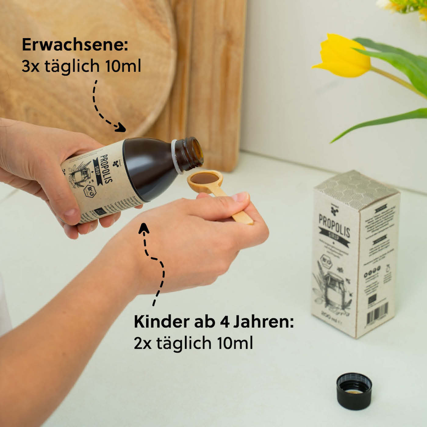 Einfache Dosierung=>Der Deckel des Sirups entspricht 10 ml. Wir empfehlen daher Erwachsenen täglich 3 Deckel (30 ml) und Kindern 2 Deckel (20 ml) einzunehmen.