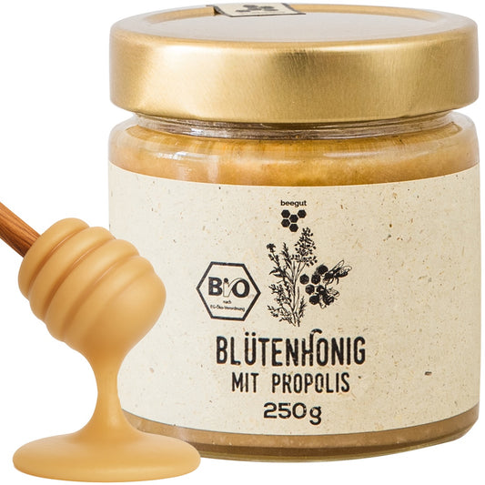 Bio Honig x Bio Propolis=>Sowohl Honig als auch Propolis sind zwei geschätzte Bienenprodukte, die sich gemeinsam ergänzen. Unser Sommerblütenhonig enthält 2 Prozent gemahlenes Roh-Propolis, beides aus kontrolliert biologischer Imkerei.