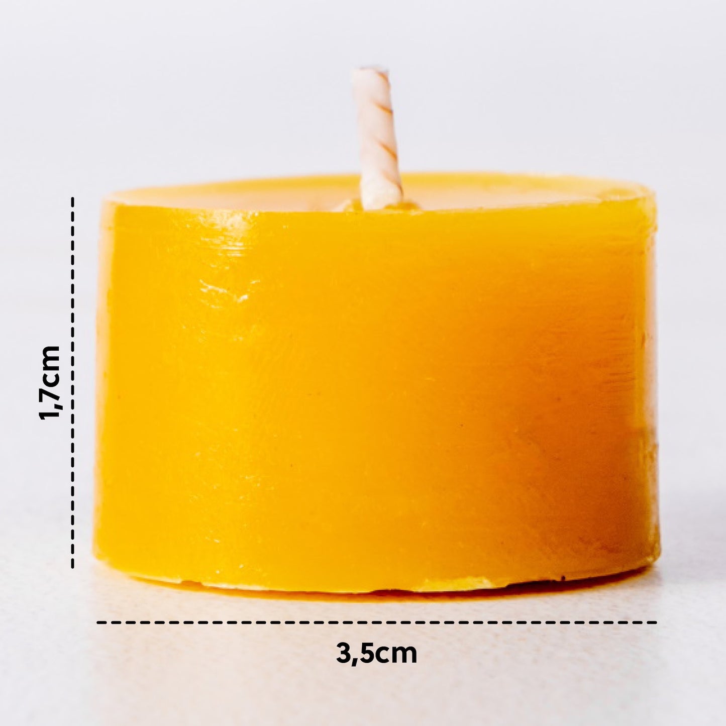 Standard-Maße=>Für gewöhnlich haben Teelichter Standardmaße, somit sollten unsere Teelichter auch in deine Halter oder Schalen passen. 