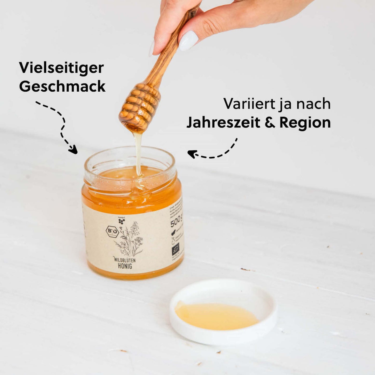 Der Allrounder unter den Honigen=>Wildblütenhonig passt hervorragend zu frischem Brot, mildem bis würzigem Käse, Joghurt, Müsli, Tee oder sogar in Salatdressings – ein vielseitiger Genuss mit feiner, blumiger Süße.
