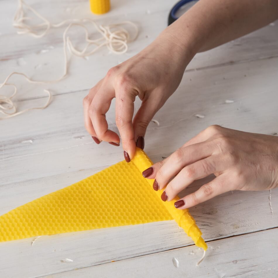 Einfache Anwendung=>Die Bienenwachsplatten lassen sich durch leichte Erwärmung (z. B. mit den Händen oder in warmer Umgebung) sehr gut formen.